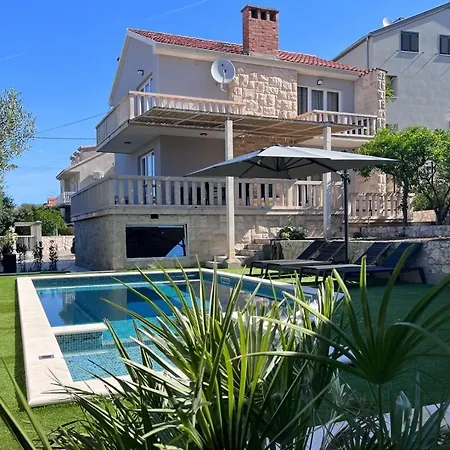 Moreta With Heated Pool, Sauna, Hot-tub Trogir