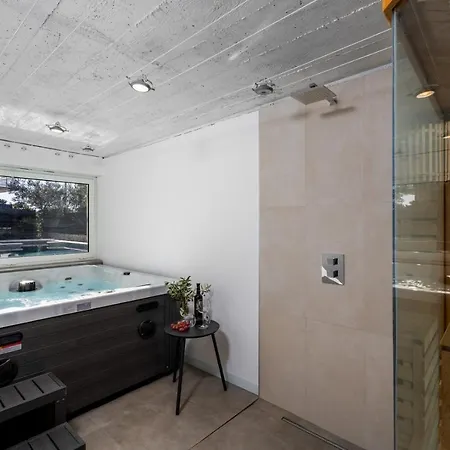 Moreta With Heated Pool, Sauna, Hot-tub Trogir