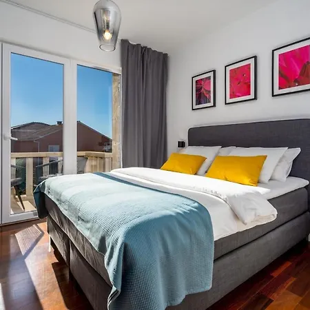 Moreta With Heated Pool, Sauna, Hot-tub *