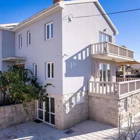 Moreta With Heated Pool, Sauna, Hot-tub * Trogir