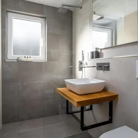 Moreta With Heated Pool, Sauna, Hot-tub Villa *