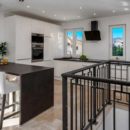 Moreta With Heated Pool, Sauna, Hot-tub * Trogir